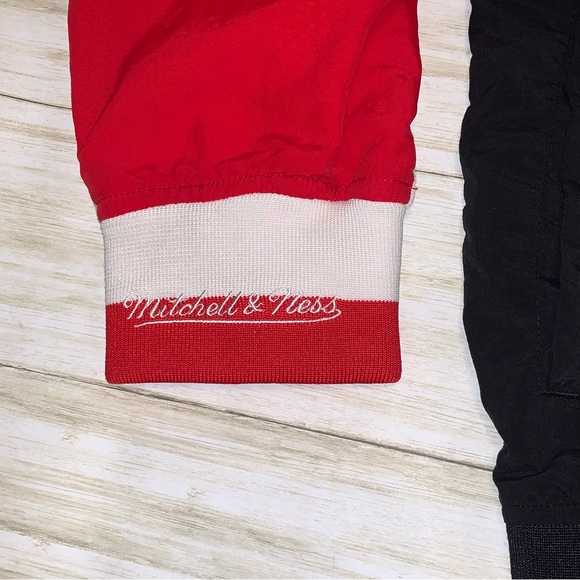 🔴SOLD🔴Mitchell & Ness Chicago Bulls Red button up Jacket Sz L 🏀🔥 - Picture 7 of 8